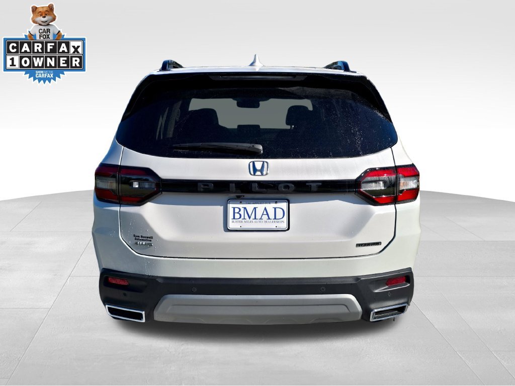 Used 2025 Honda Pilot Touring image 13