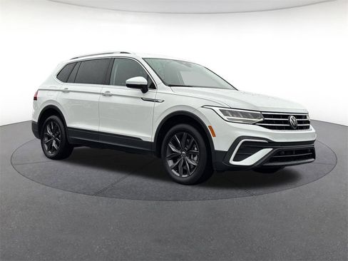 Used 2024 Volkswagen Tiguan SE image 7