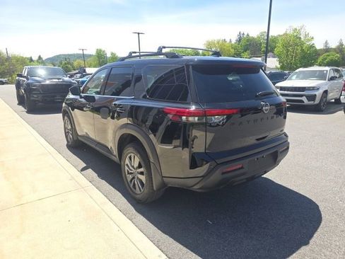 Used 2025 Nissan Pathfinder SV w/ Black Appearance Package AWD/4WD image 4