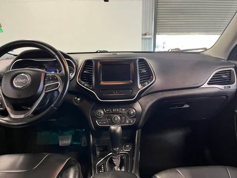 Used 2019 Jeep Cherokee Latitude Plus FWD image 20