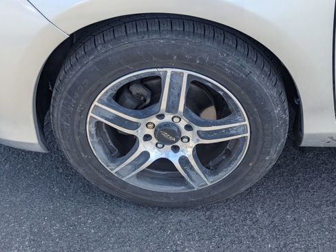 Used 2015 Toyota Yaris L image 13