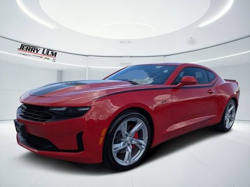 Used 2022 Chevrolet Camaro LT RWD image 7