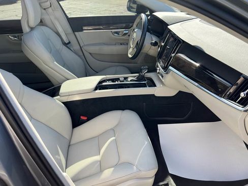 Used 2018 Volvo S90 T6 Momentum w/ Convenience Package image 19