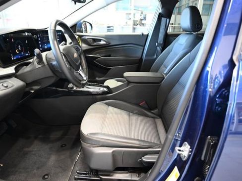 Used 2024 Chevrolet Trax LT w/ Driver Confidence Package FWD image 9
