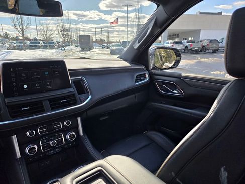 Used 2023 GMC Yukon SLT w/ SLT Premium Package image 19