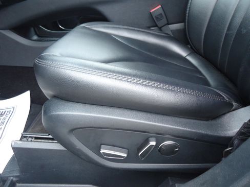 Used 2019 Lincoln Nautilus Premier image 23