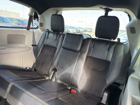 Used 2017 Dodge Grand Caravan SXT image 30