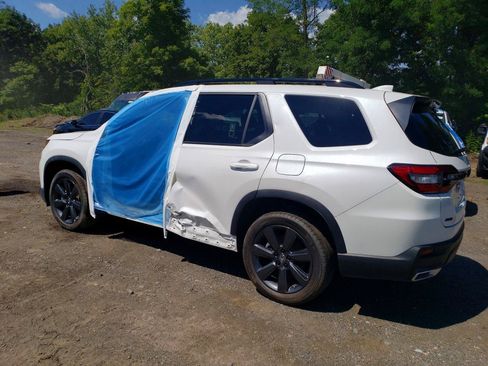 Used 2025 Honda Pilot Sport image 3