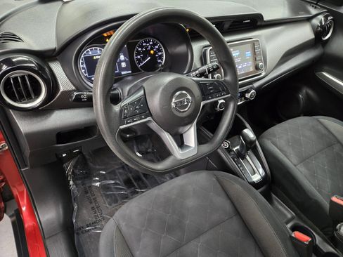 Used 2020 Nissan Kicks SV image 8