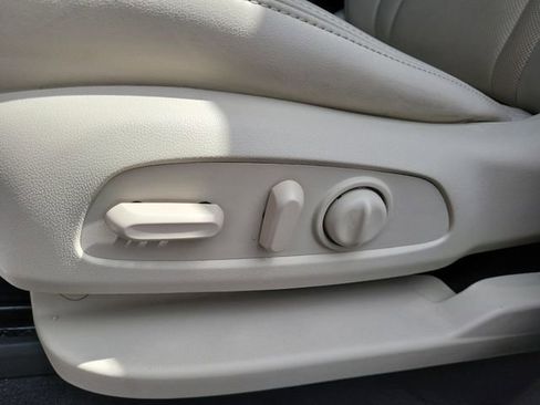 Used 2022 Buick Enclave Essence w/ Experience Buick Package FWD image 11