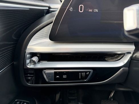 Used 2024 Cadillac Lyriq Luxury image 18