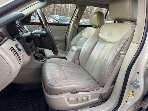 Used 2011 Cadillac DTS Premium image 12