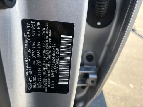 Used 2025 Hyundai Venue SEL image 29