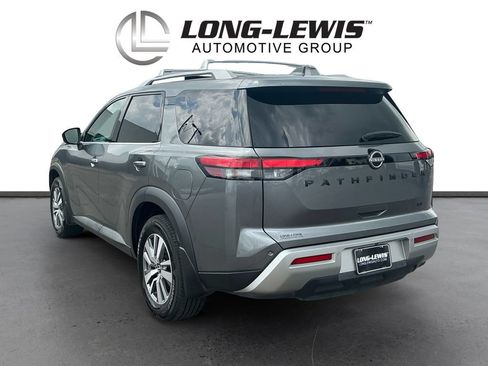 Used 2022 Nissan Pathfinder SL w/ SL Black Package FWD image 4