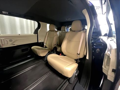 Used 2022 Toyota Sienna XLE w/ XLE Plus Package image 15