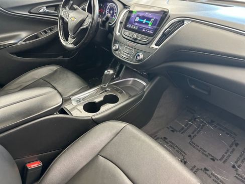 Used 2019 Chevrolet Malibu Hybrid w/ Leather Package image 14
