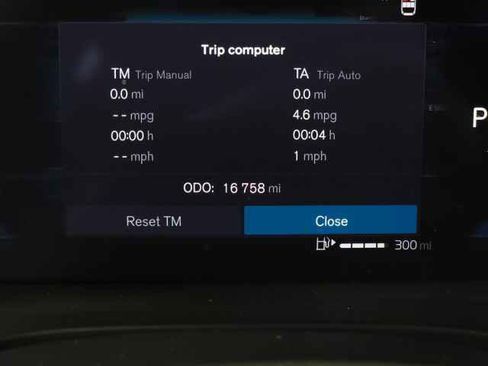 Certified 2025 Volvo XC40 B5 Core image 22