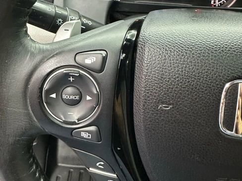 Used 2016 Honda Pilot Touring image 15