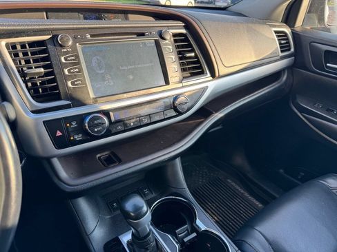Used 2018 Toyota Highlander XLE w/ Protection Package #3 AWD/4WD image 11