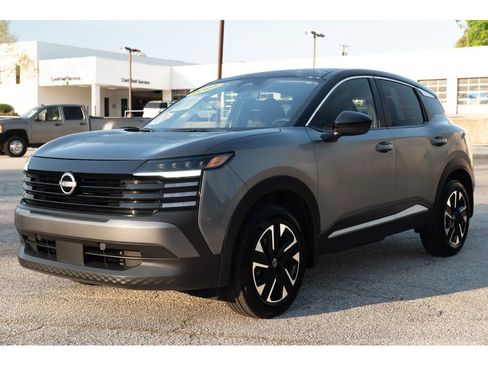 Used 2025 Nissan Kicks SV w/ Interior Electronics Package AWD/4WD image 4