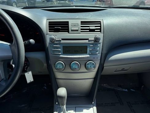 Used 2009 Toyota Camry LE FWD image 2