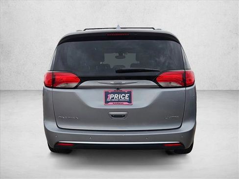Used 2020 Chrysler Pacifica Limited image 7