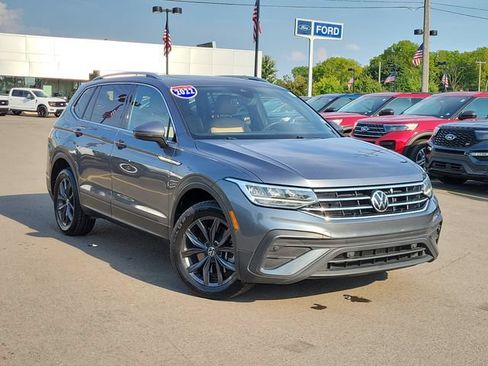 Used 2022 Volkswagen Tiguan SE AWD/4WD image 1