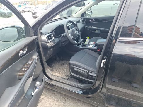 Used 2020 Kia Sorento LX image 5
