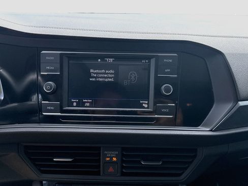 Used 2023 Volkswagen Jetta SE w/ Panoramic Sunroof Package FWD image 12
