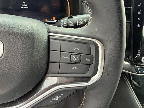 Used 2024 Jeep Wagoneer 4WD image 30