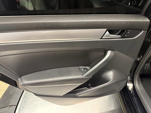 Used 2015 Volkswagen Passat 1.8T Limited Edition image 19