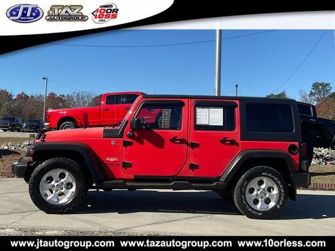 Used 2013 Jeep Wrangler Unlimited Sahara w/ Dual Top Group AWD/4WD image 4