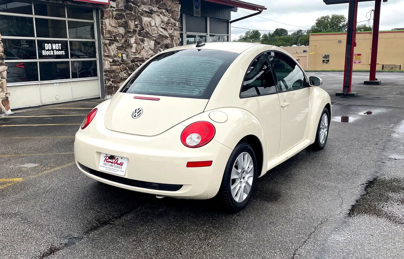 Used 2010 Volkswagen Beetle Coupe FWD image 7