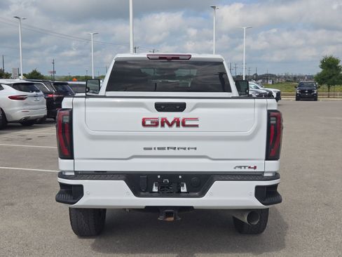Used 2025 GMC Sierra 2500 AT4 AWD/4WD image 4