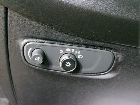 Used 2019 Chevrolet Equinox LT w/ Driver Convenience Package FWD image 12