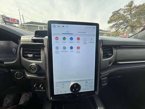 Used 2024 Ford Expedition Max Platinum image 39