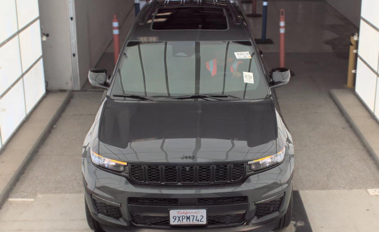 Used 2025 Jeep Grand Cherokee L Limited w/ Luxury Tech Group II AWD/4WD image 3