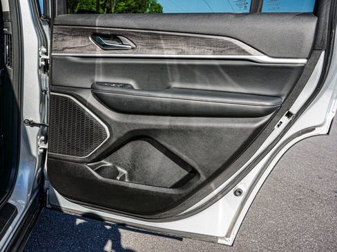 Used 2022 Jeep Grand Cherokee L Limited image 53