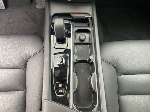 Used 2025 Volvo V60 B5 Cross Country Plus image 42