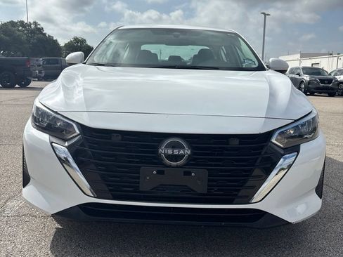 Used 2025 Nissan Sentra SV FWD image 2