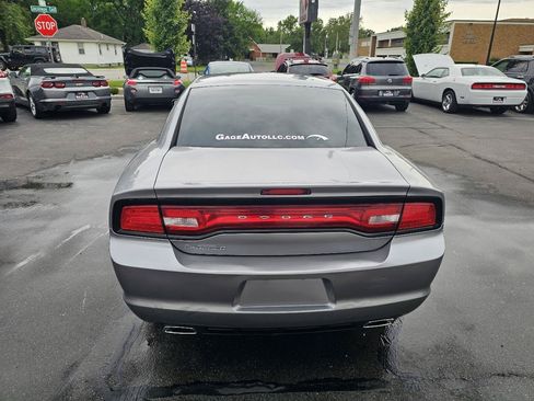 Used 2013 Dodge Charger SE RWD image 9