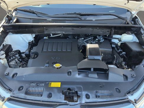 Used 2015 Toyota Highlander Plus FWD image 22