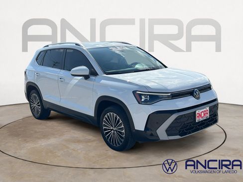 Used 2025 Volkswagen Taos SE FWD image 1