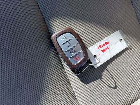 Used 2017 Hyundai Elantra Value Edition image 25