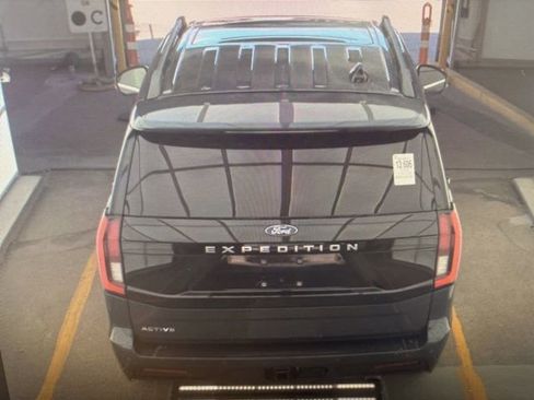 Used 2025 Ford Expedition Active image 18
