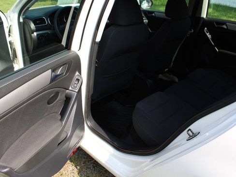 Used 2011 Volkswagen Golf 4-Door FWD image 26
