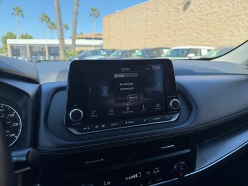 Used 2025 Nissan Rogue SV FWD image 19
