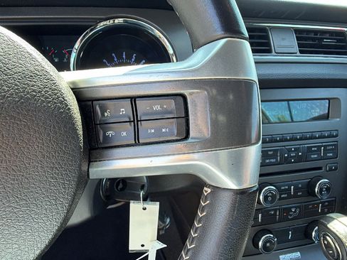 Used 2013 Ford Mustang Coupe RWD image 25