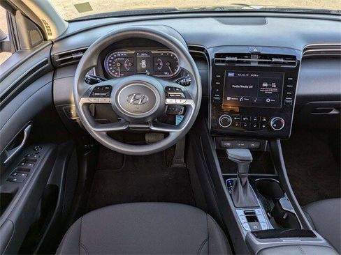 Used 2024 Hyundai Tucson SE image 17