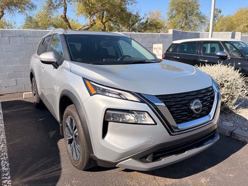 Used 2023 Nissan Rogue SV w/ SV Premium B Package FWD image 4